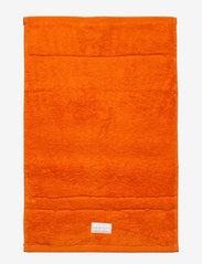 GANT - PREMIUM TOWEL 30X50 - guest towels - flame orange - 0