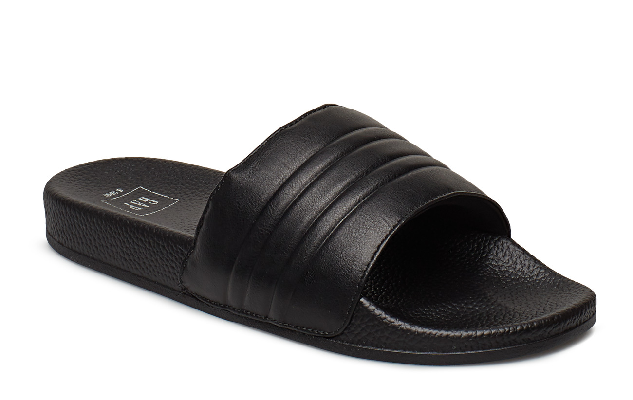 gap black sandals