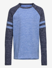 gap raglan tee