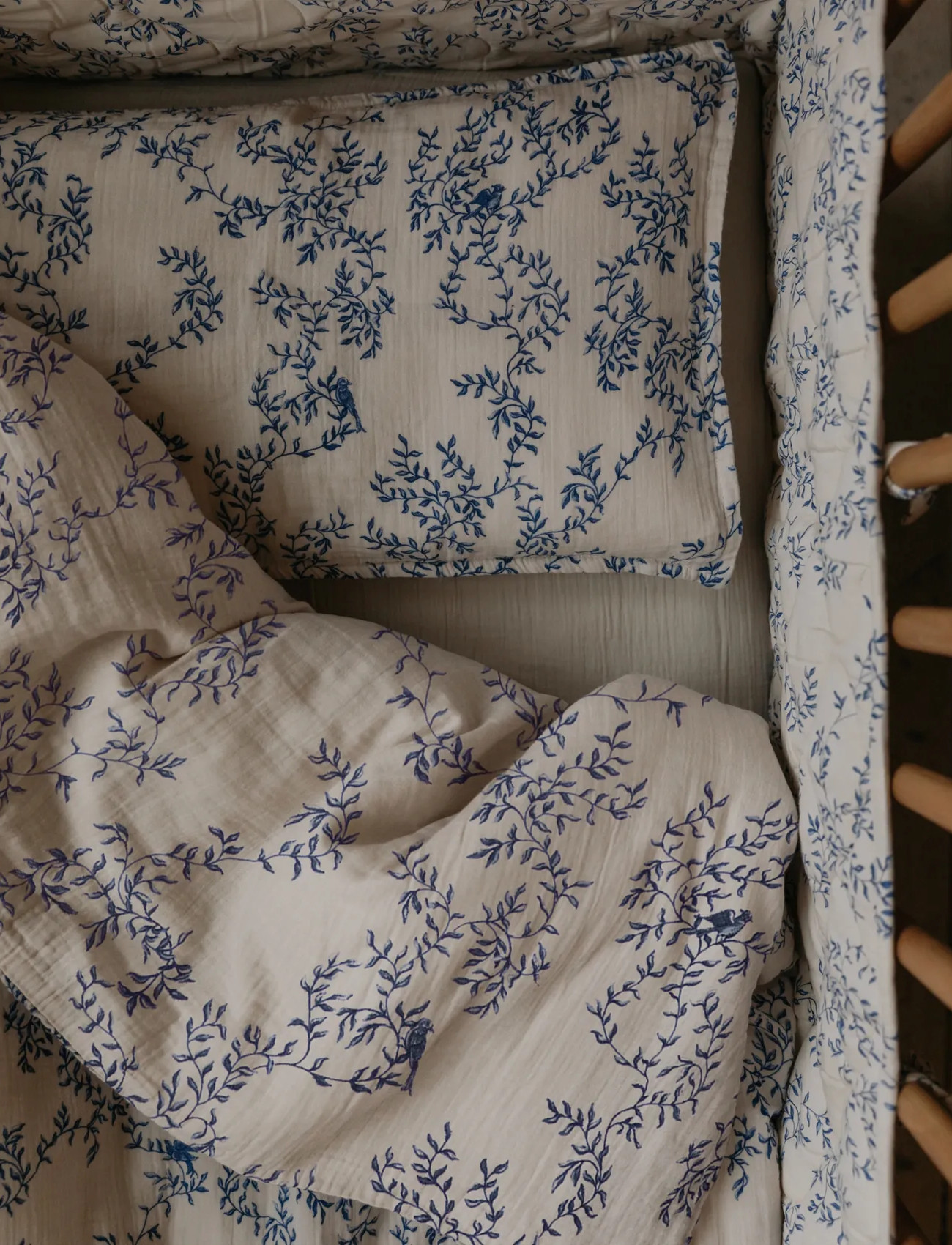 Garbo&Friends Muslin Bed Set Junior, 100X130/ 35X55 cm, Jardim, 100X130/35X55 cm, Blue, Søvntid > Sengesæt, Børn