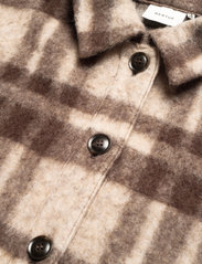 Gestuz - RinaGZ shirt MA20 - winter jackets - coffeebean/off white check - 2