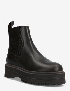 gestuz marleegz chunky boots