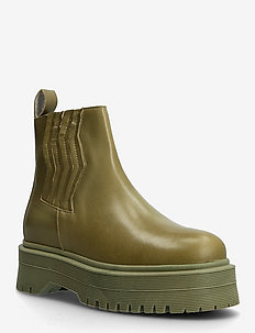 gestuz marleegz chunky boots