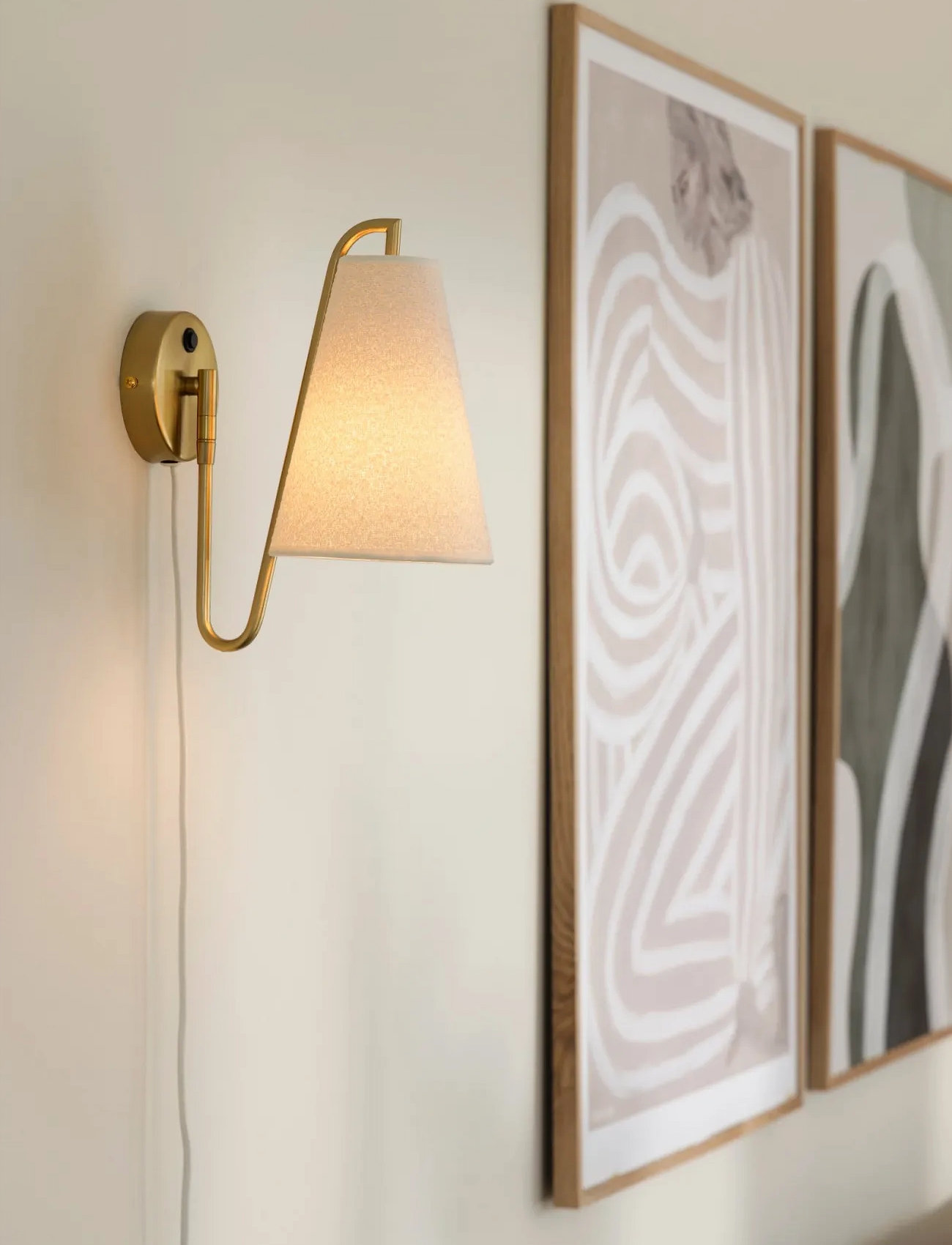 Globen Lighting Wall Lamp Lou Bouclé, H28, Gold, Lamper > Væglamper, Unisex