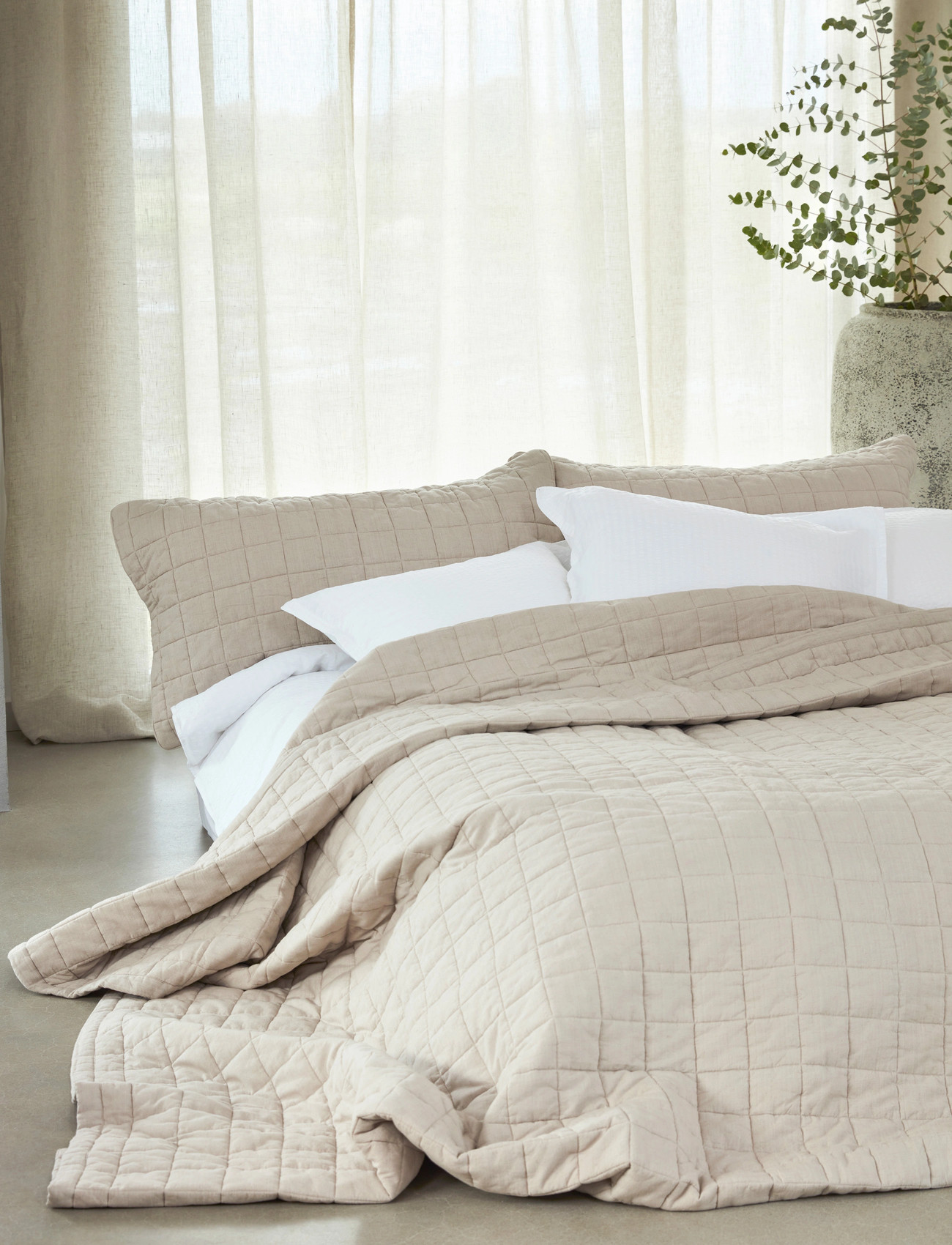 Gripsholm Bedspread Quilted Linen Beige 240X260, 240X260 cm, Cream, Sengetekstiler > Sengetæppe, Unisex
