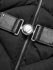 sara short jacket guess