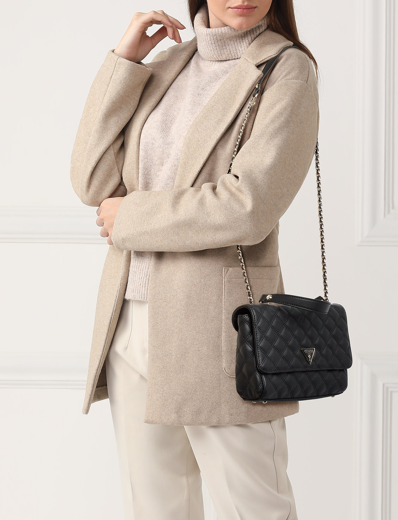 Cessily Convertible Xbody Flap (Black) (1039.20 kr) GUESS