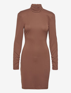 Sharp Turtleneck Dress - sukienki koszulowe - brown