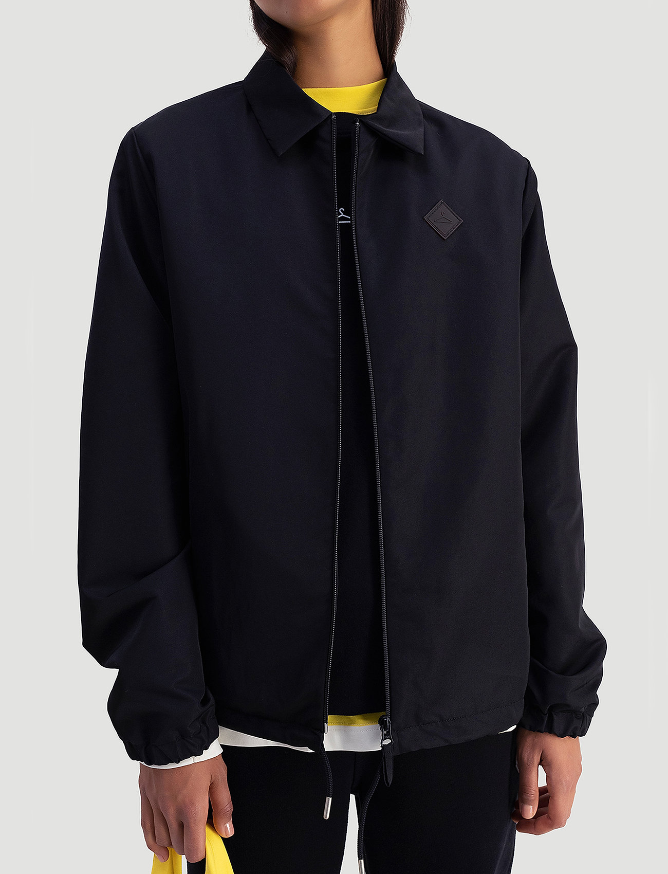 Hanger by Holzweiler Hanger Coach Jacket - 153 €. Buy Light Jackets from  Hanger by Holzweiler online at . Fast delivery and easy returns