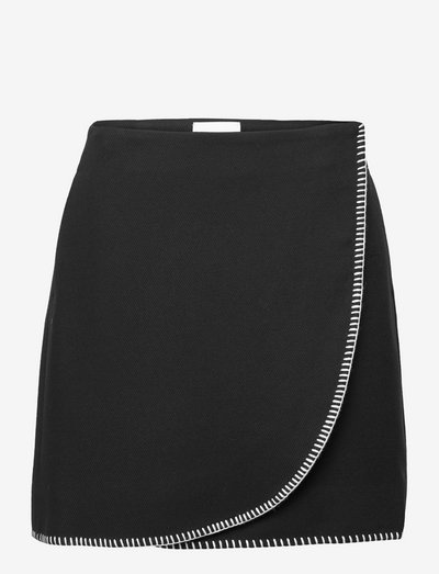 Erina Stitch Skirt - miniseelikud - black