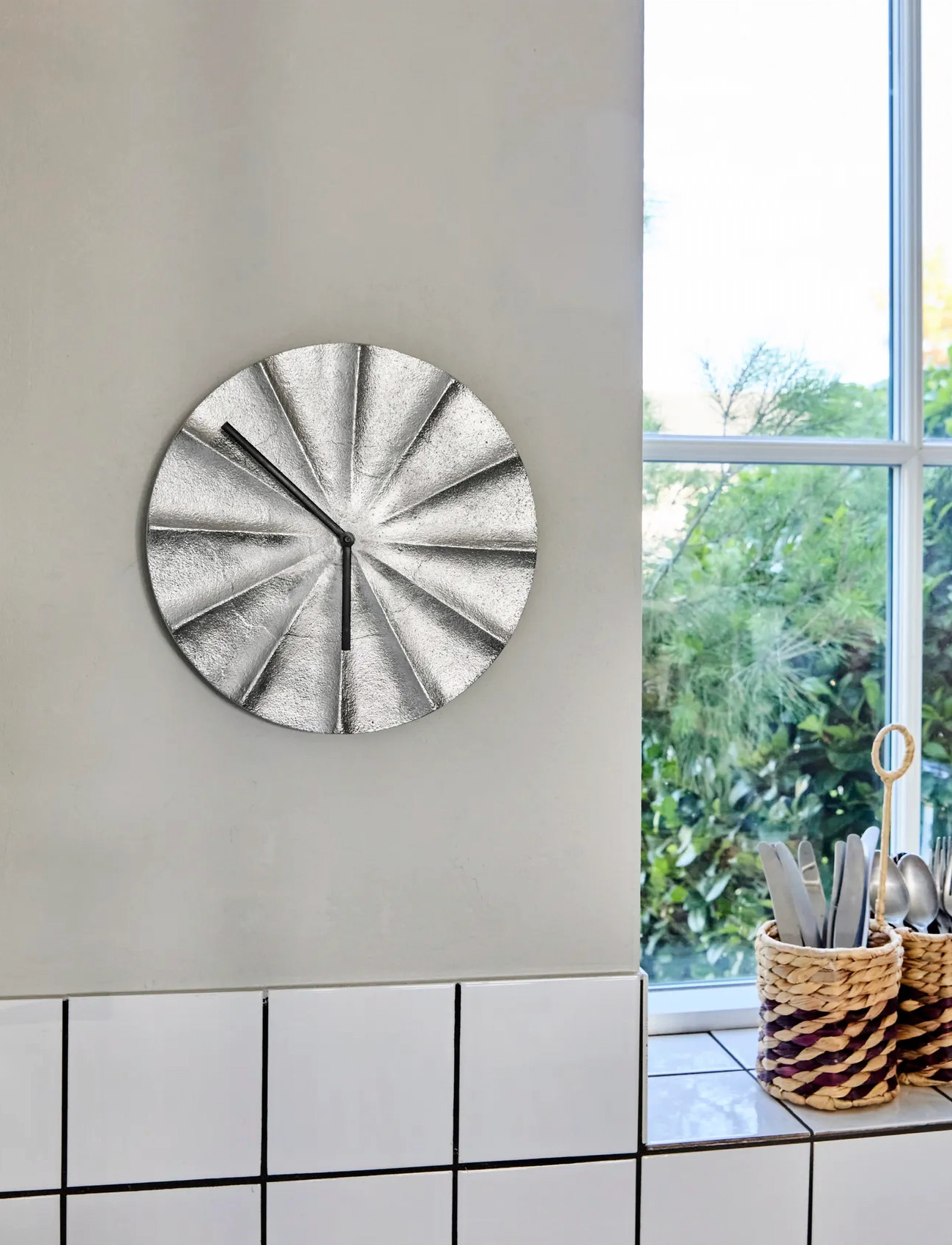 house doctor Clock, Hdshow, Silver Finish, One Size, Silver, Ure > Vægure, Unisex