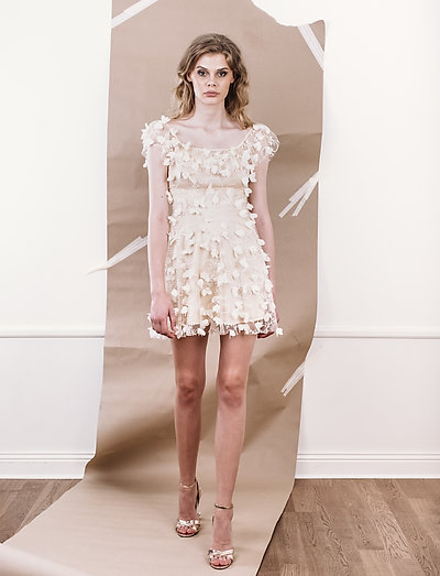 Fawn Dress (Cream) (2079.35 kr) Ida Sjöstedt | Köp Ida Sjöstedt Fawn Dress Cream | Festklänningar