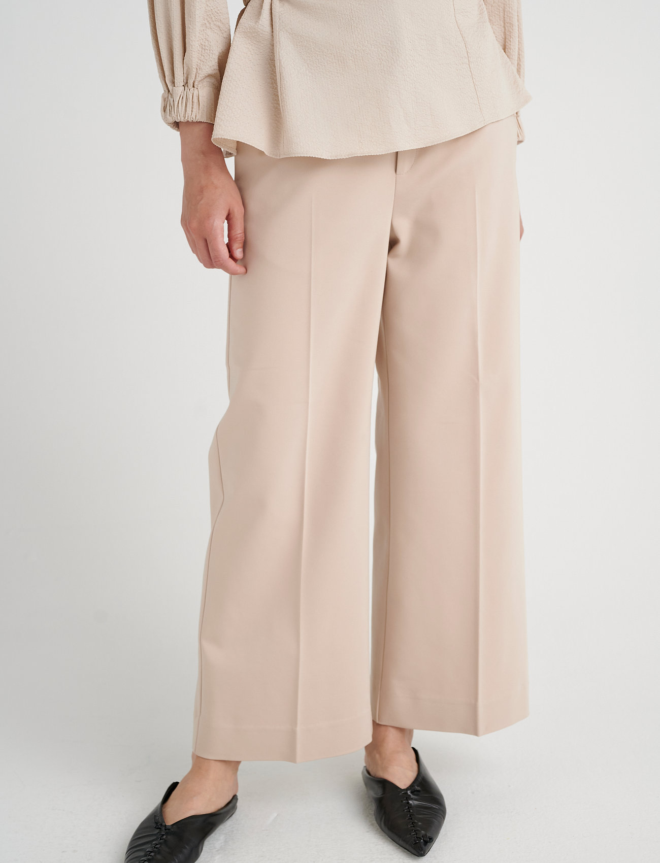 size 32 wide leg trousers