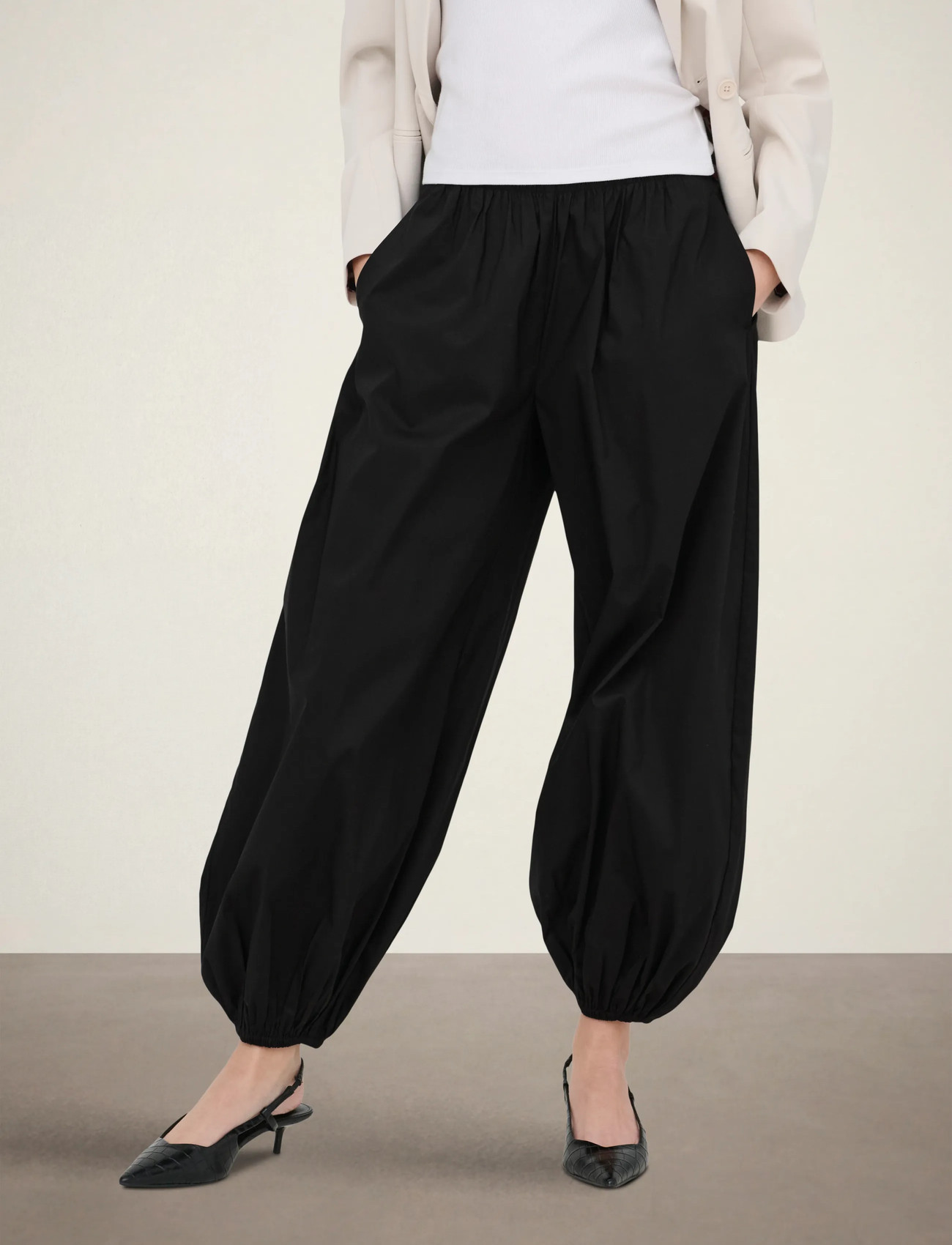 JDY Jdyfrankie Mw Balloon Pant Wvn, XS x 32, Black, Trousers > Barrel Trousers, Dame