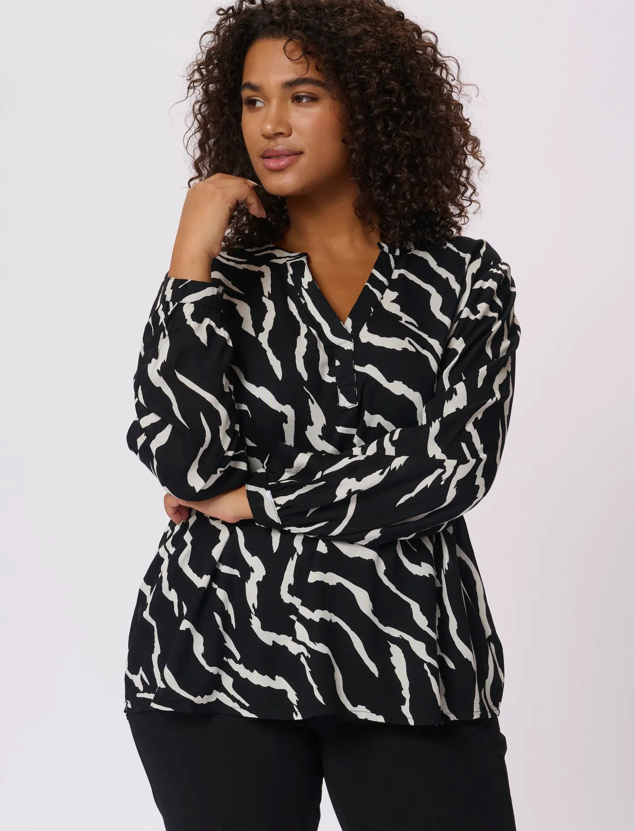 Kaffe Curve Kcmirta Tilly Blouse, 46, Black, Bluser > Langærmede, Dame