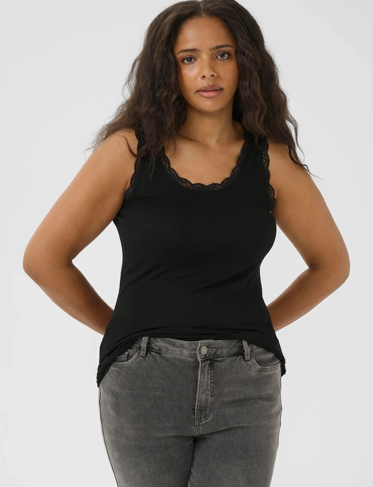 Kaffe Curve Kcomia Top, L, Black, T-Shirts & Toppe > Uden Ærmer, Dame