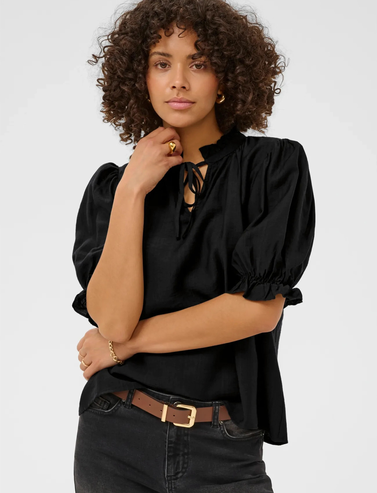 Kaffe Kalufia Frill Blouse, 42, Black, Bluser > Kortærmede, Dame
