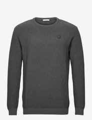 Knowledge Cotton Apparel - FIELD pique badge knit o-neck - GOT - prjónaðir kragar - dark grey melange - 0