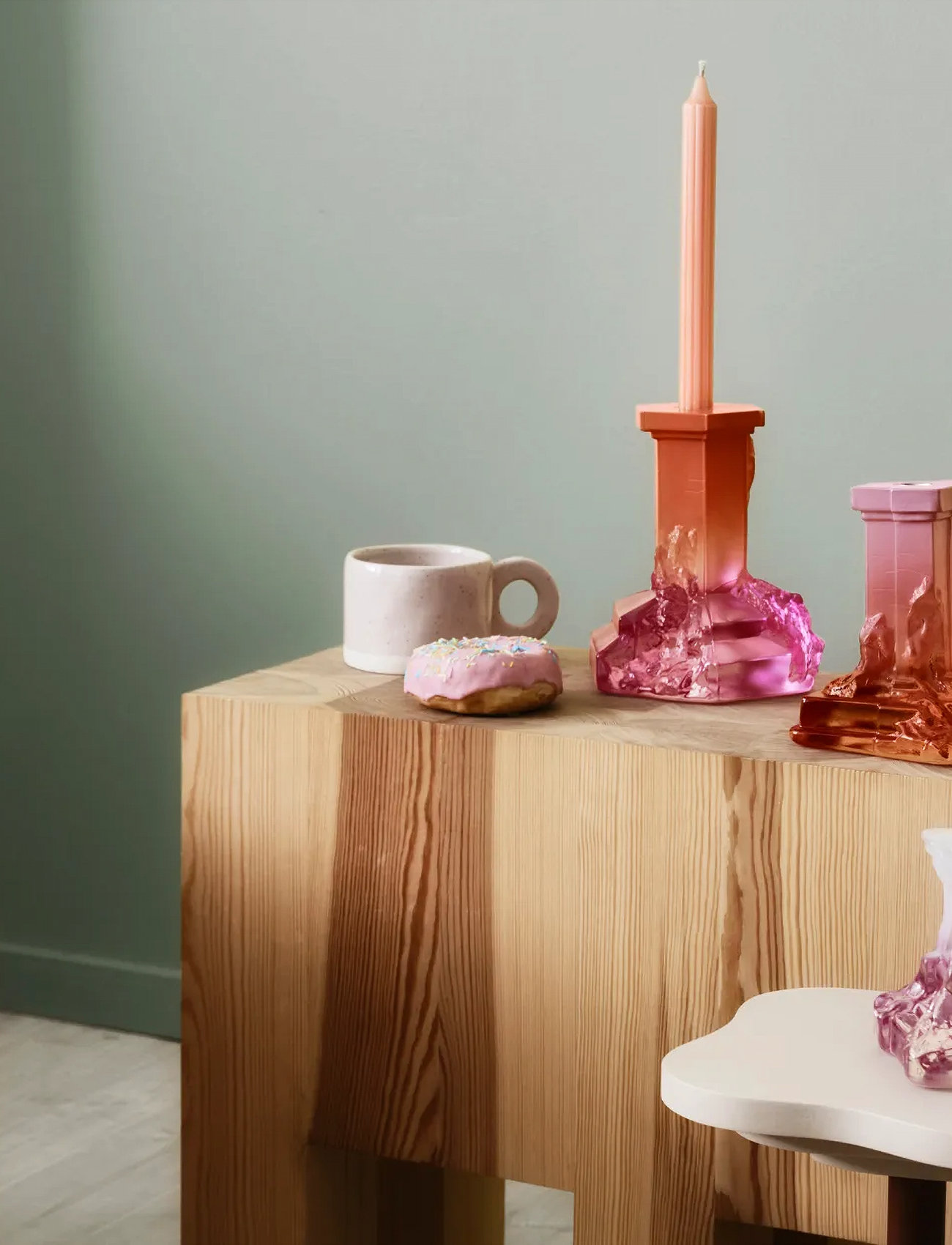 Kosta Boda Rocky Baroque Ljusstake 175Mm, 17.5 cm, Pink, Lysestager & Lanterner > Lysestager, Unisex