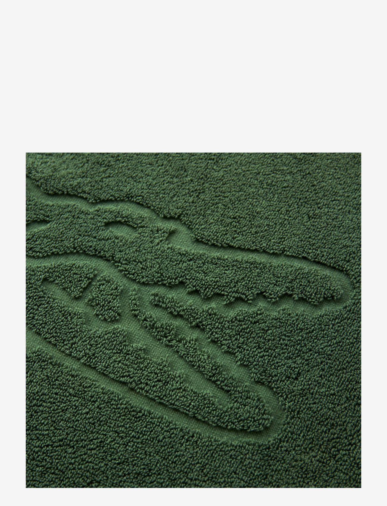 lacoste bathroom mat