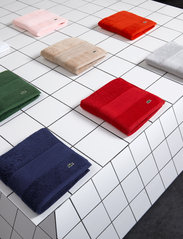 Lacoste Home - LLECROCO Bath mat - bath rugs - rouge - 3