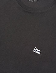 Lee Jeans - SS PATCH LOGO TEE - podstawowe koszulki - washed black - 2