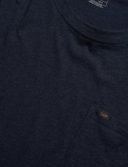 Lee Jeans - ULTIMATE POCKET TEE - podstawowe koszulki - navy - 2