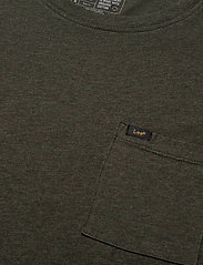 Lee Jeans - ULTIMATE POCKET TEE - podstawowe koszulki - serpico green - 2