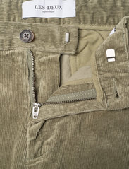Les Deux - Como Reg Corduroy Pants - regular jeans - lichen green - 3