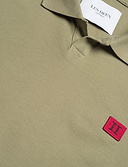 Les Deux - Piece Pique Polo SMU - short-sleeved polos - lichen green/red-black - 2