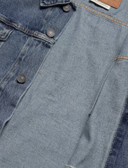 LEVI´S Men - THE TRUCKER JACKET X4786 SKYLI - džinsa jakas bez oderējuma - med indigo - worn in - 4