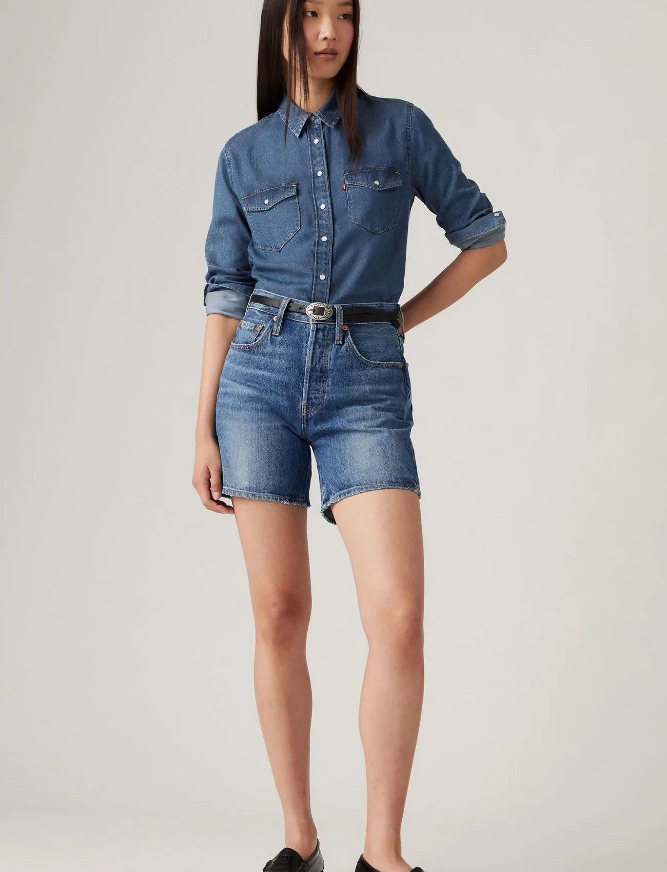 Levi's 501 Mid Thigh Short Blue Beaut, 26, Blue, Shorts > Denim Shorts, Dame