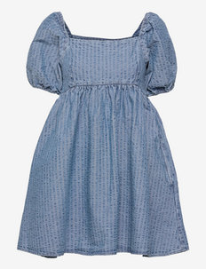 Denim dresses | Trendy denim looks 
