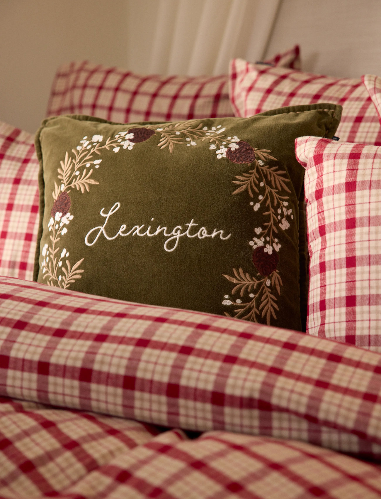 Lexington Home Wreath Organic Cotton Velvet Pillow Cover, 50X50, Khaki green, Puder & Tæpper > Puder, Unisex