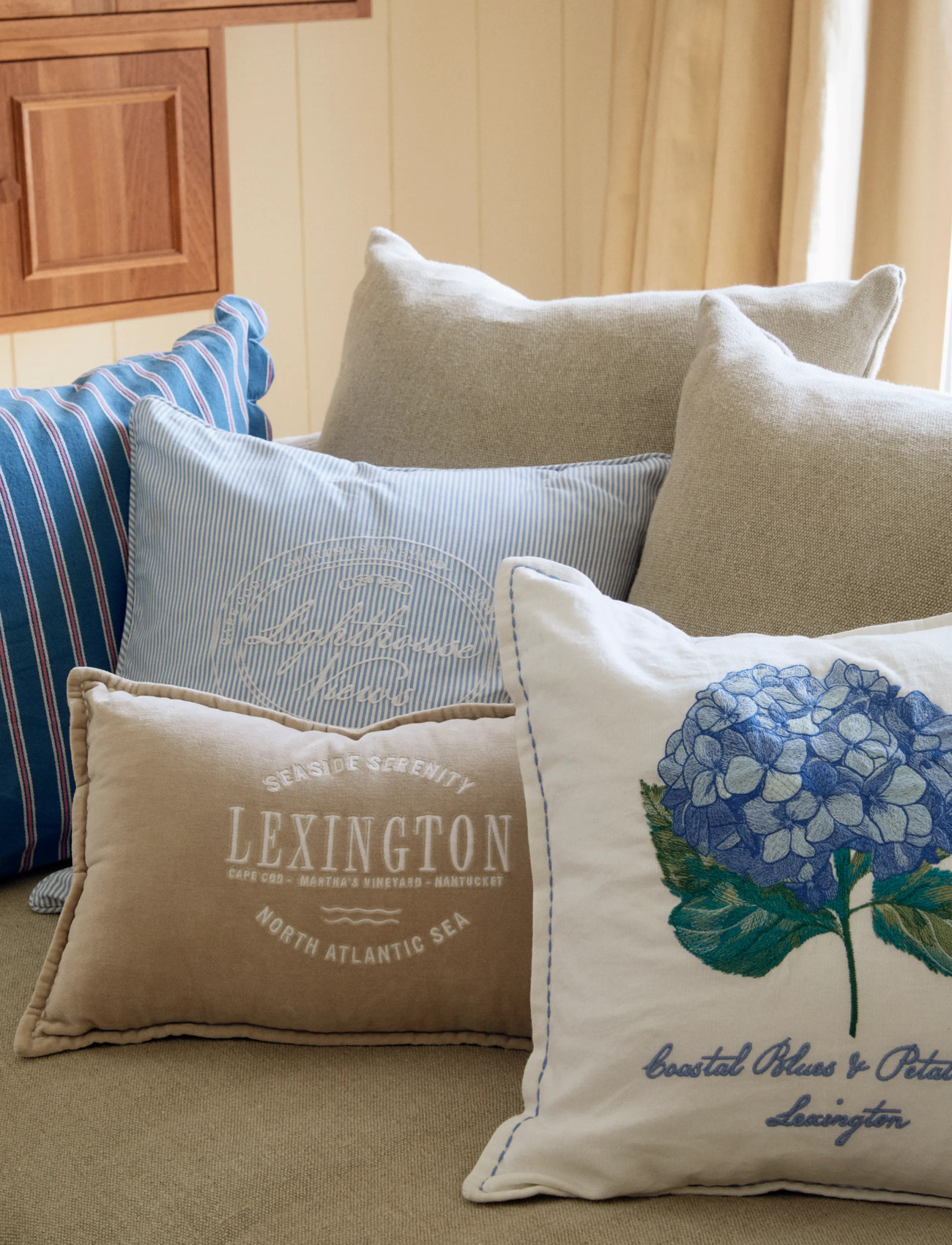 Lexington Home Floral Embroidered Linen/Cotton Pillow Cover, 50X50, Blue, Puder & Tæpper > Pudebetræk, Unisex