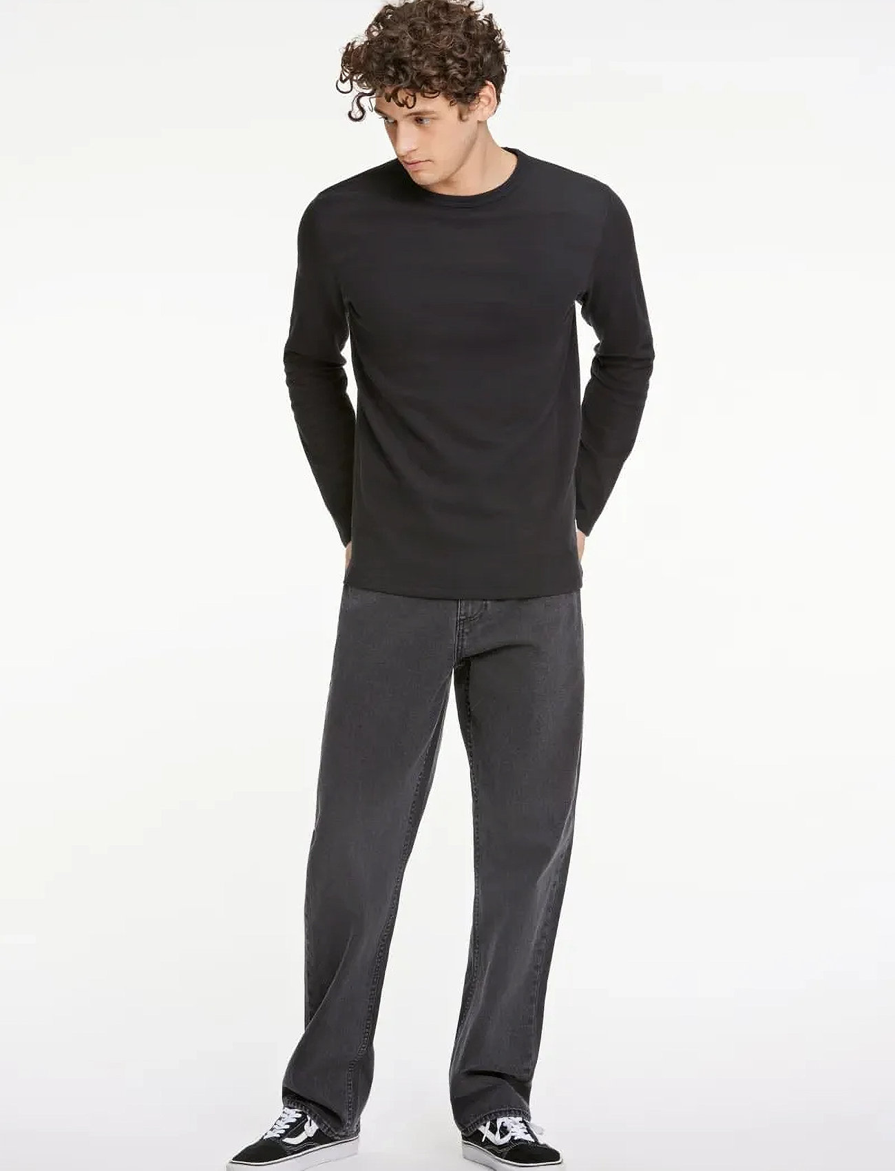 Lindbergh Basic O-Neck Tee L/S, S, Black, T-Shirts > Langærmede, Herre