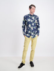Lindbergh - AOP flower superflex shirt L/S - casual overhemden - navy - 0