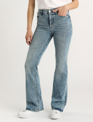 Lindex - Denim trousers Mira lt blue - utsvängda jeans - light denim - 0
