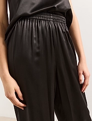 Lindex - Trousers Vanessa Silk blend - nederdelar - black - 4