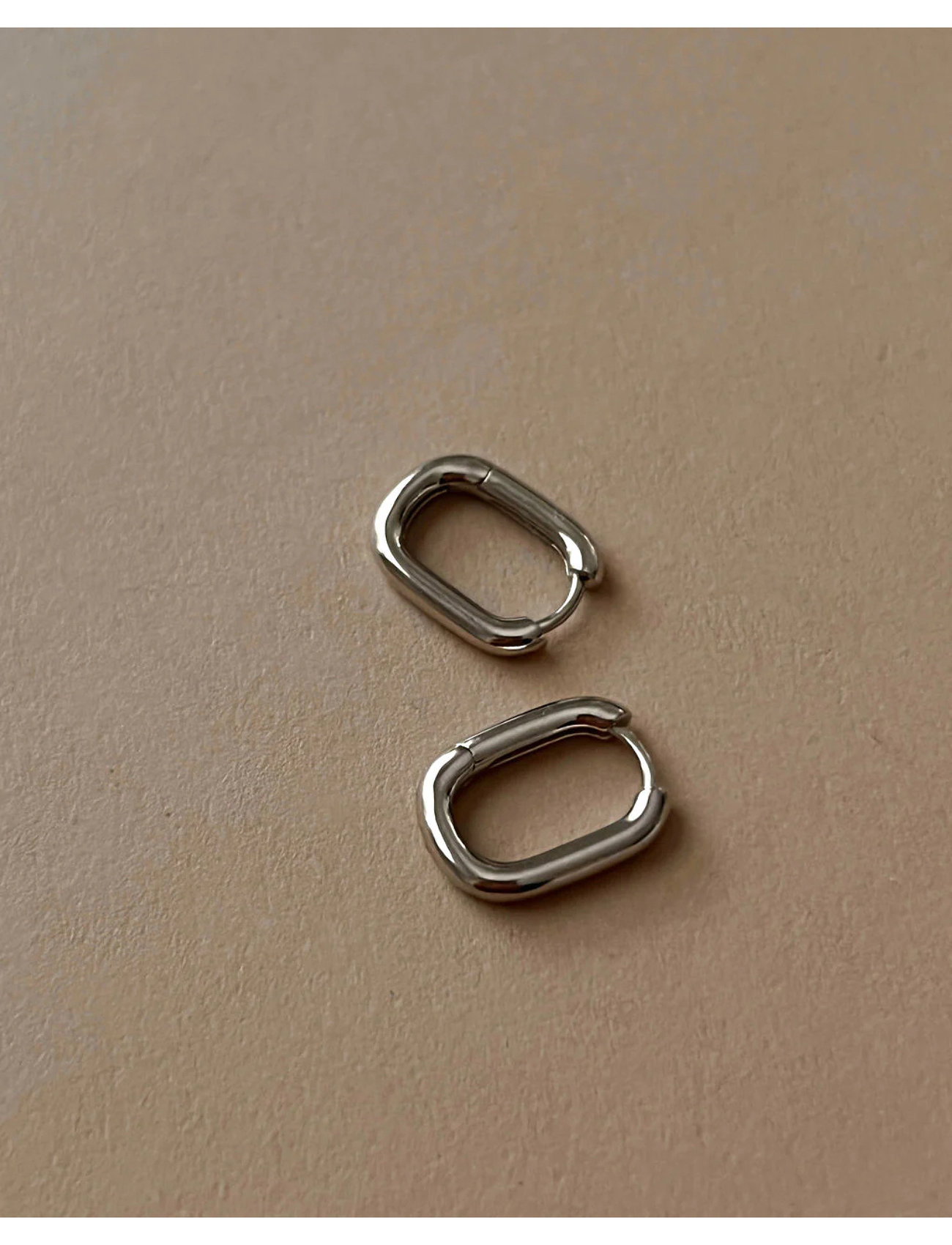LUV AJ The Chain Link Huggies, One Size, Silver, Øreringe > Creoler, Dame