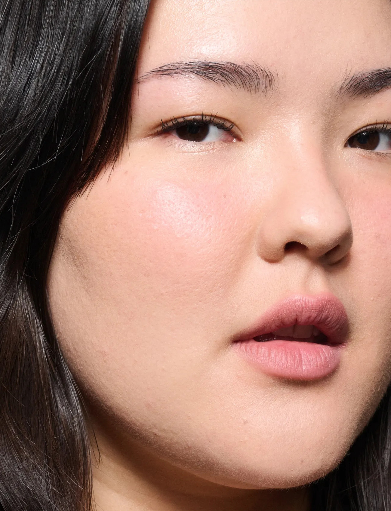 MAC Powder Kiss Lip + Cheek Mousse, 5 ml, Pink, Læber > Læbefarve & Cheek Tint, Dame