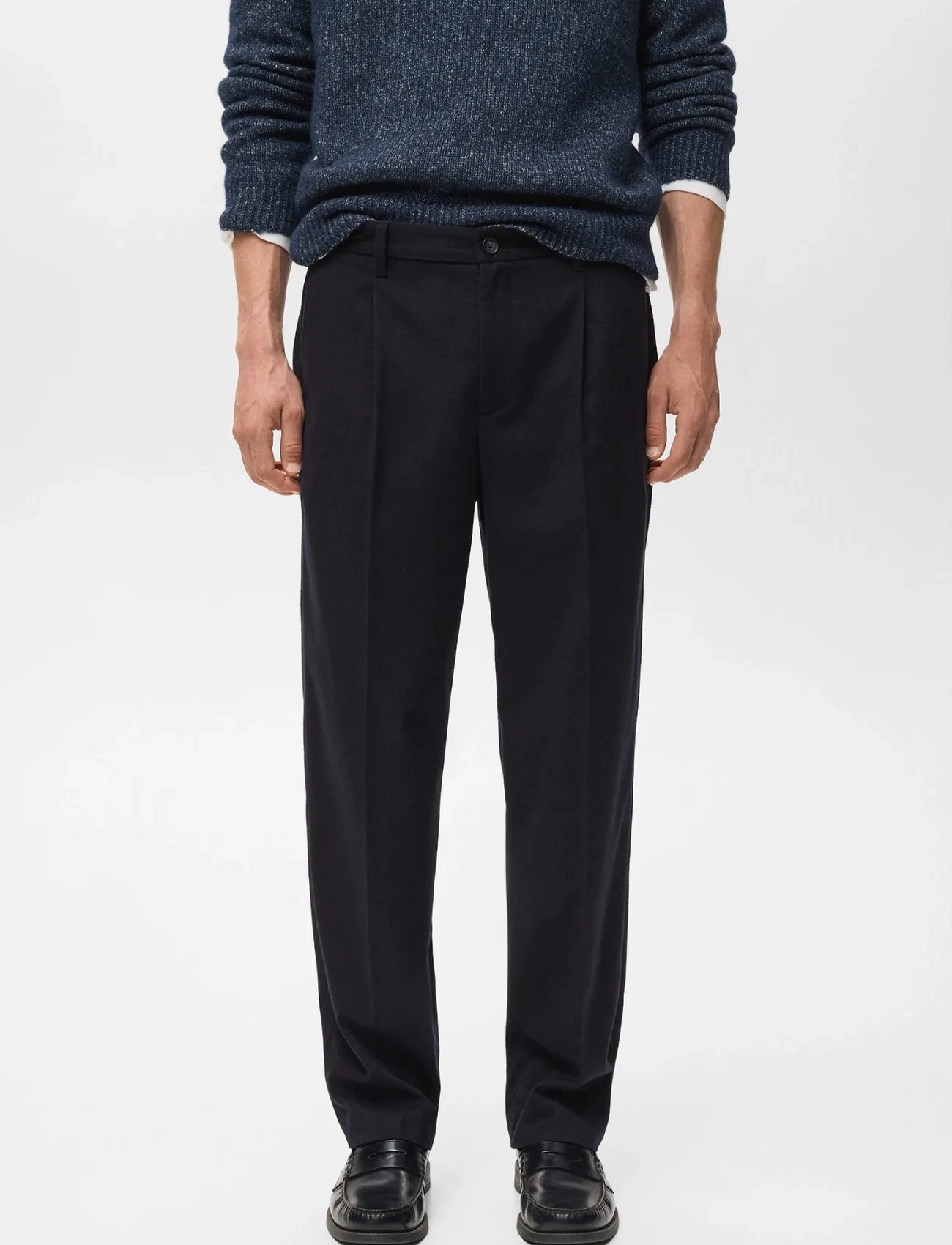 Mango Regular-Fit Pleated Flannel Trousers, 38, Black, Bukser > Afslappet, Herre