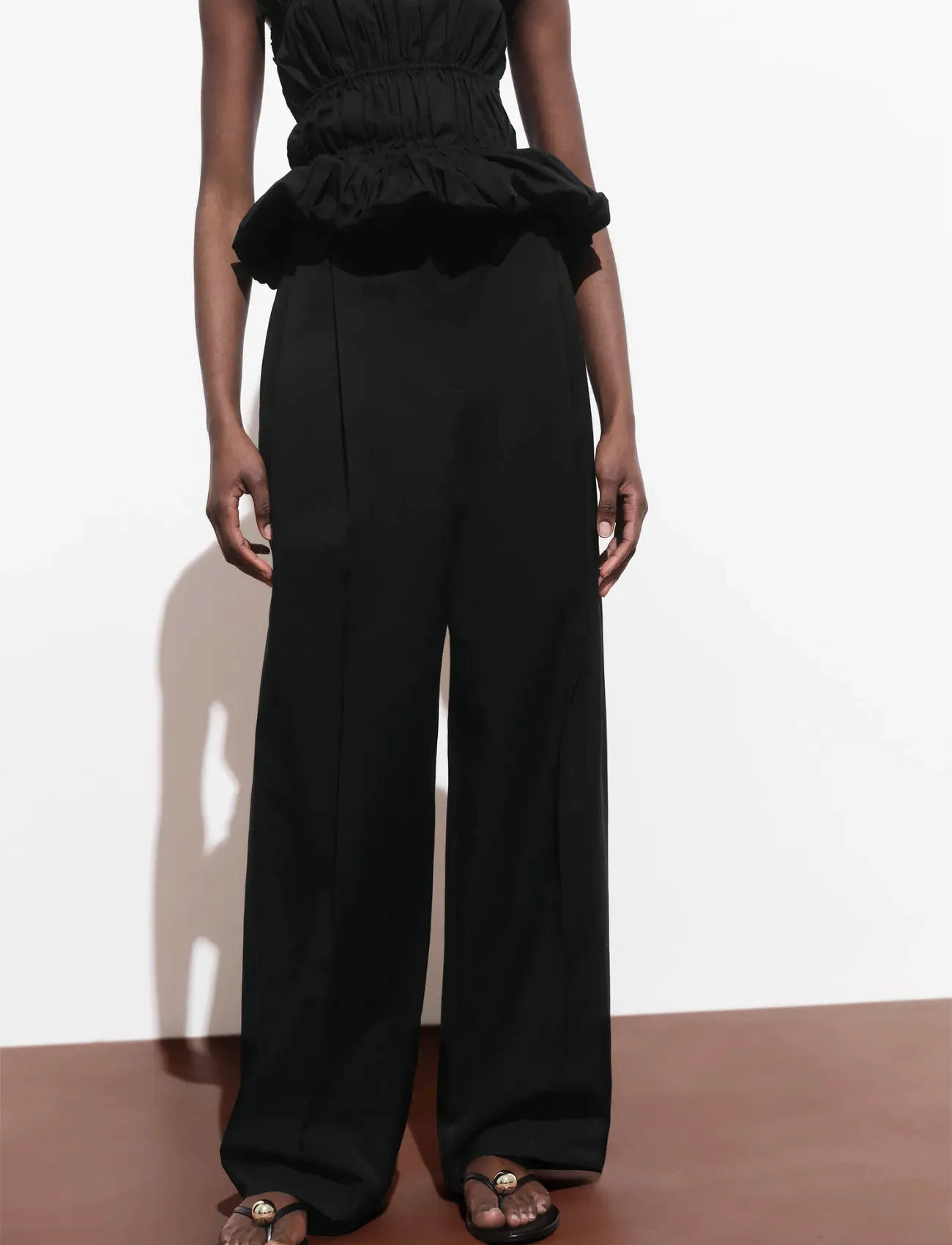 Mango Straight-Leg Cotton Pleated Trousers, 34, Black, Bukser > Jakkesætsbukser, Dame