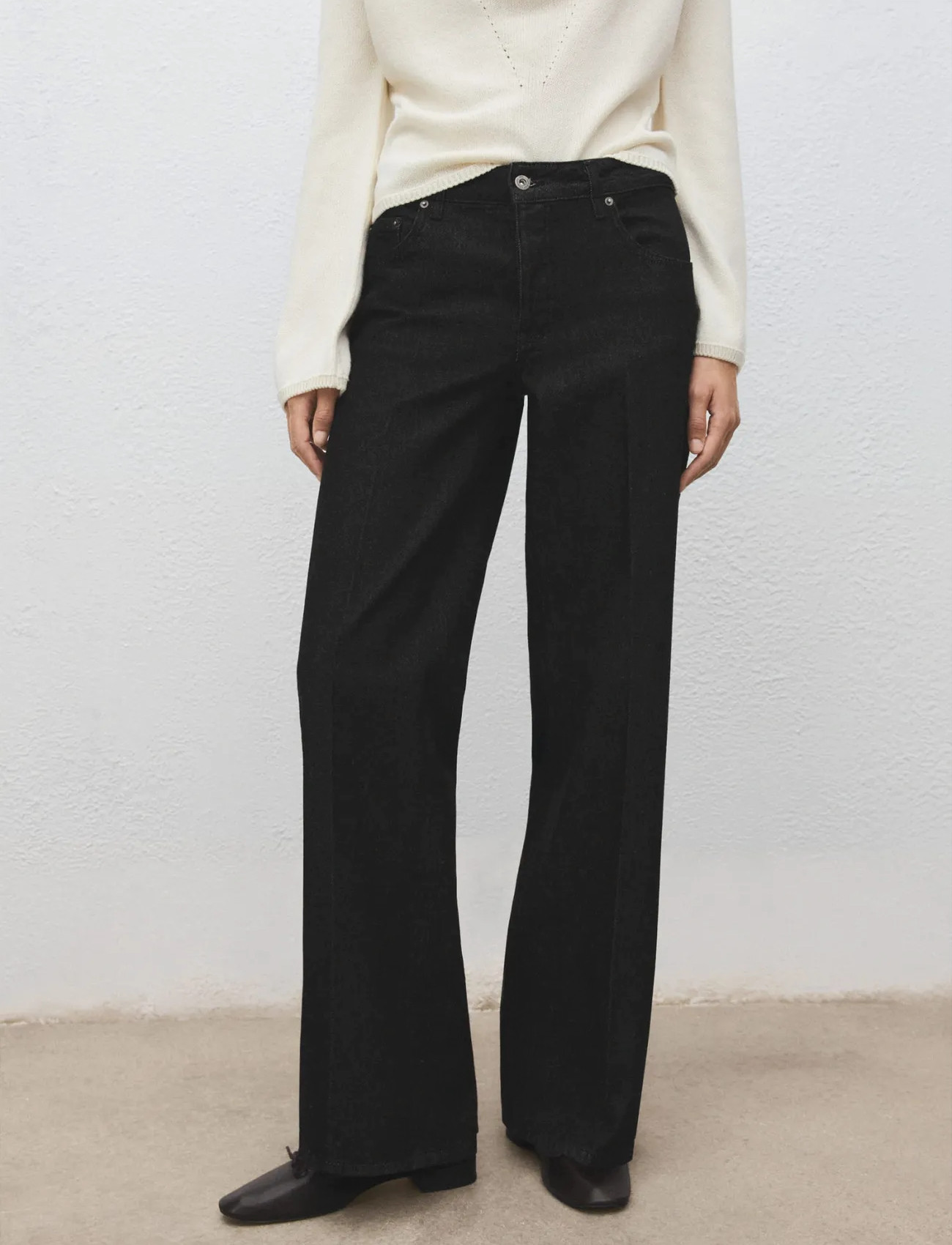 Mango Straight Low-Waist Jeans, 34, Black, Jeans > Lige-Almindelige, Dame