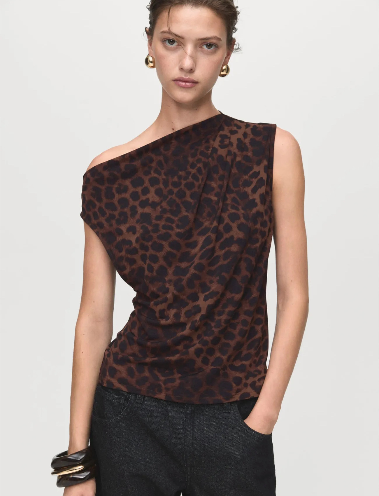 Mango Leopard-Print Top With Asymmetrical Collar, S, Brown, T-Shirts & Toppe > Uden Ærmer, Dame