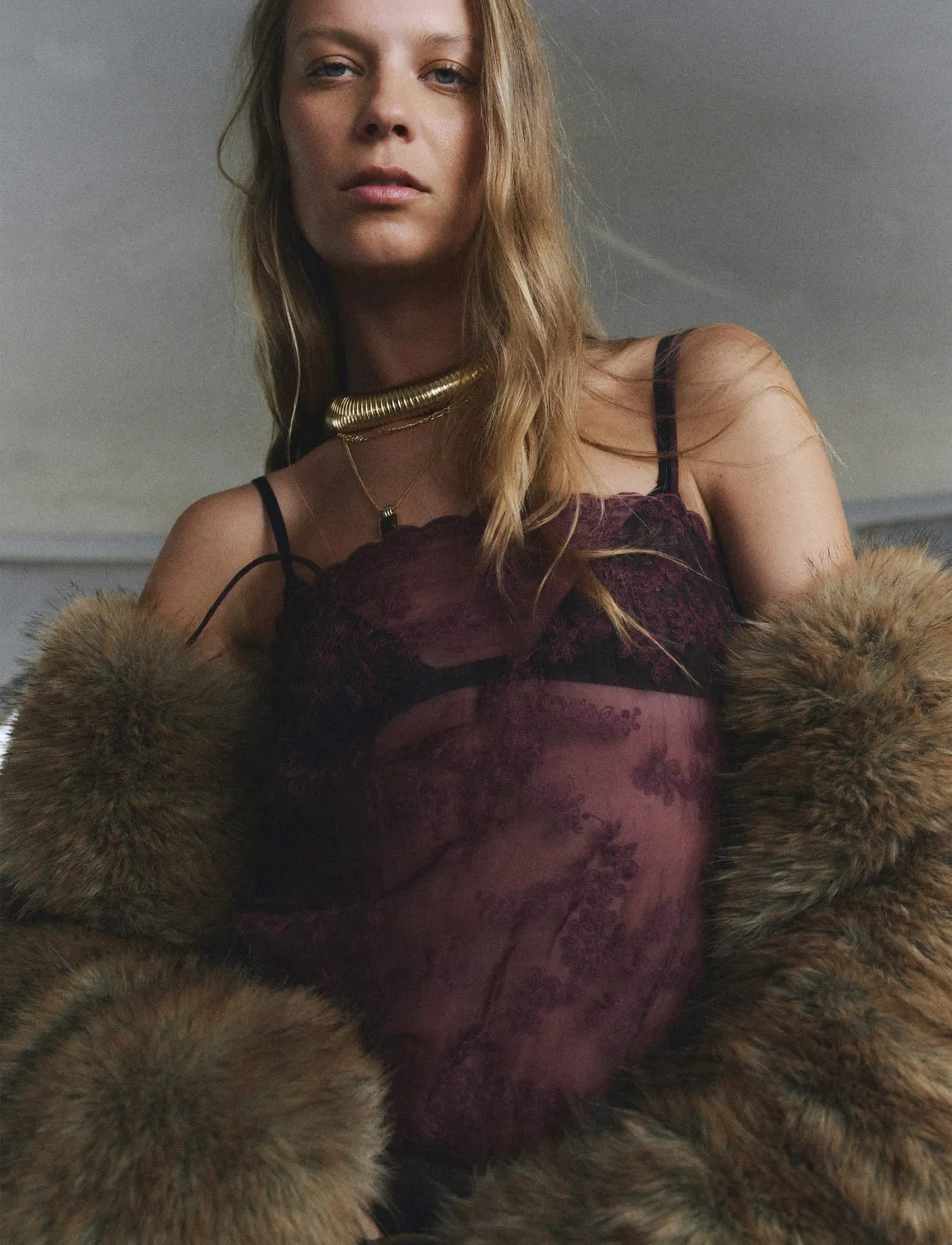 Mango Embroidered Sheer Top, M, Burgundy, T-Shirts & Toppe > Uden Ærmer, Dame