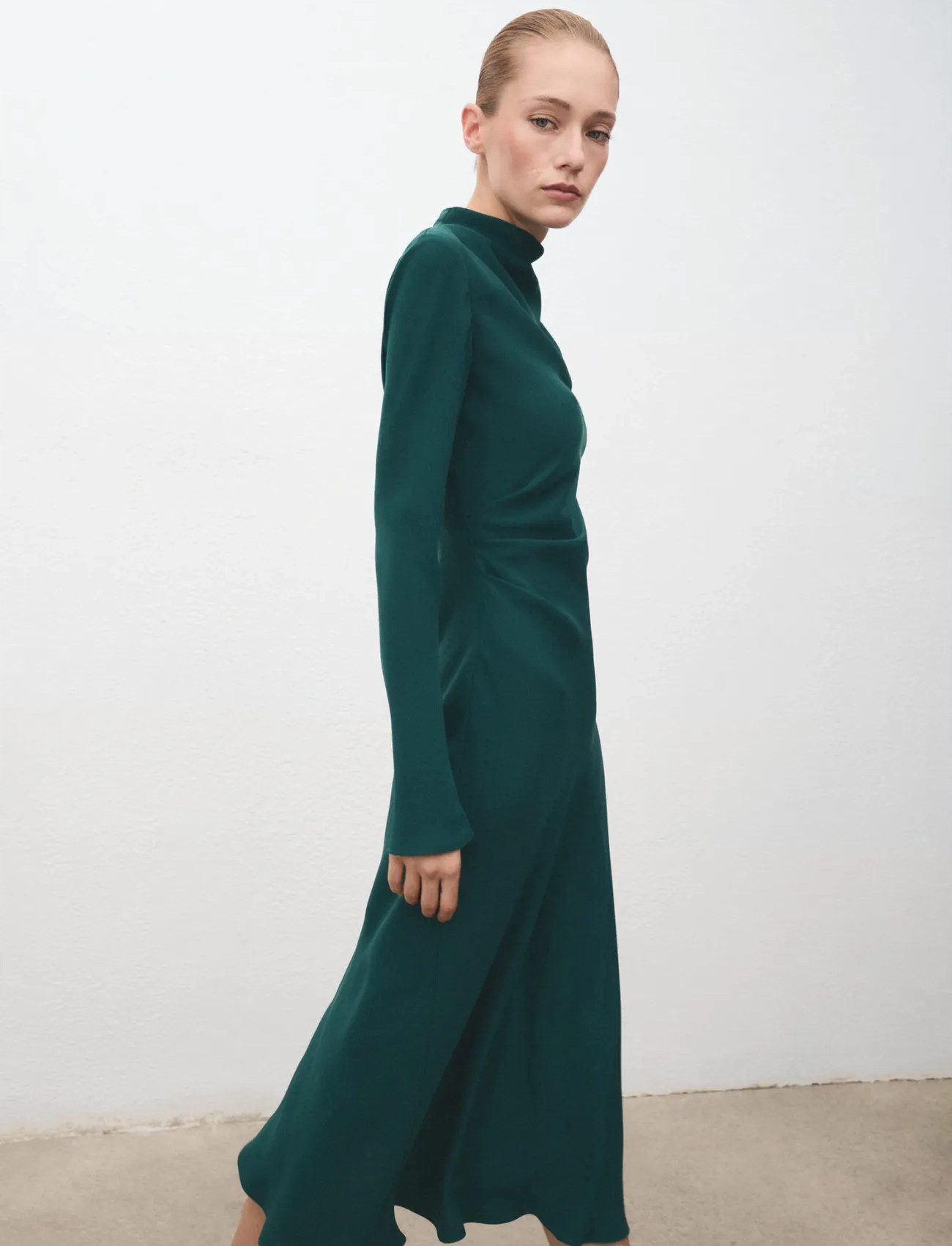 Mango Ruched Dress With Draped Neckline, S, Green, Kjoler > Knælange Og Midi, Dame