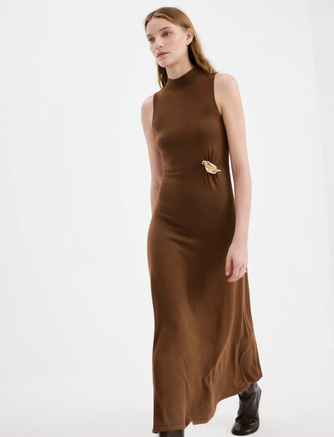 Mango Turtleneck Knitted Dress With Brooch, L, Brown, Kjoler > Knælange Og Midi, Dame