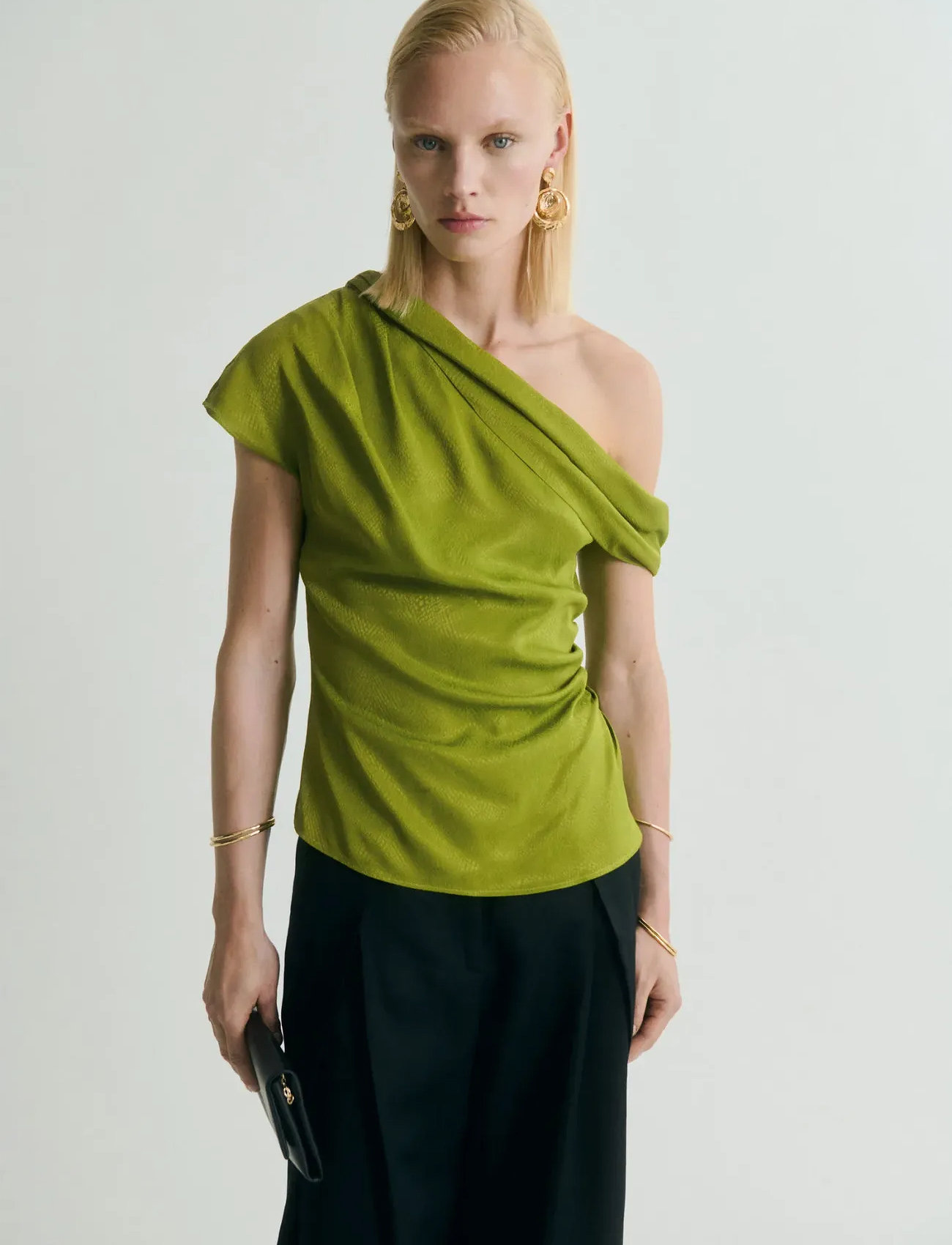 Mango Satin Blouse With Asymmetrical Neck, M, Green, Bluser > Kortærmede, Dame
