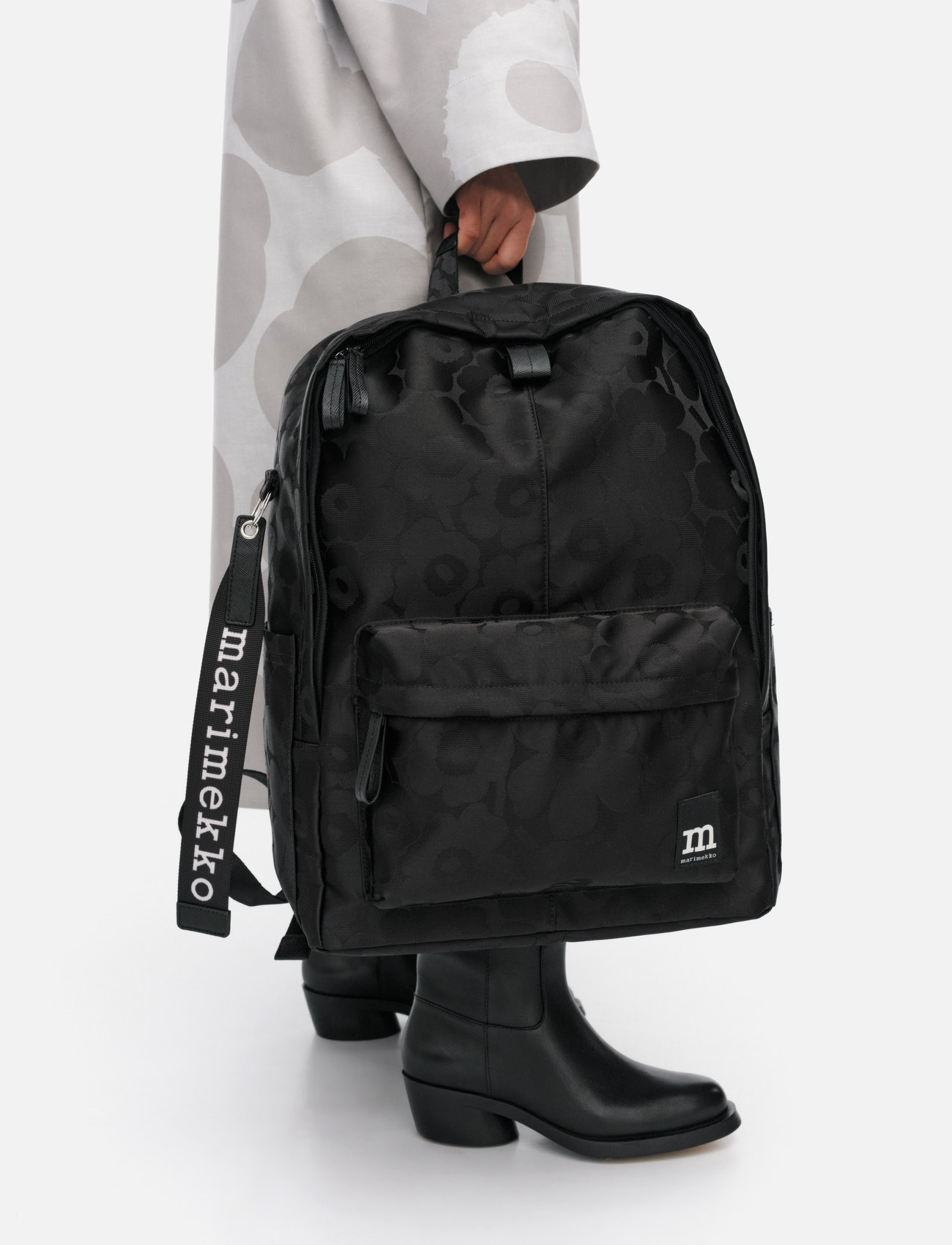 mam093324_cblackblack_10.jpg?